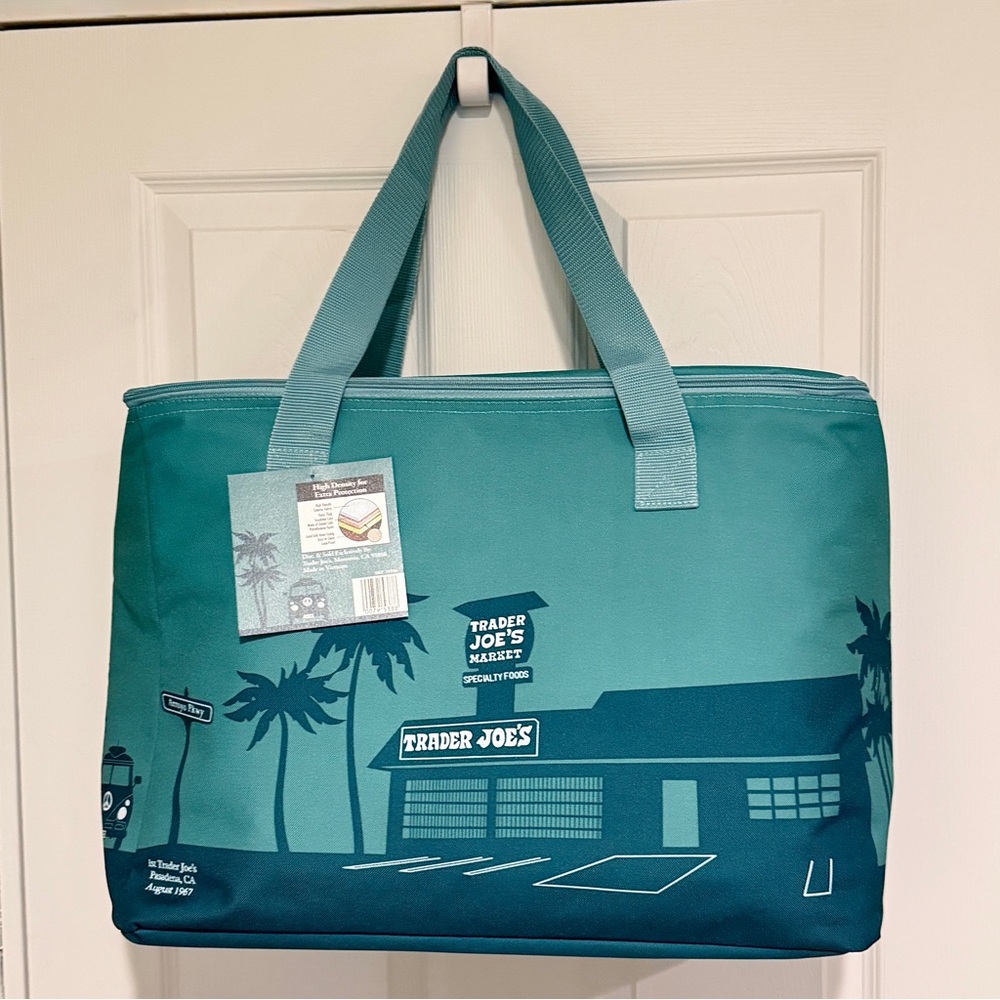 Trader Joe’s Cooler Bag & Reusable Tote Bundle - Picture 2 of 6